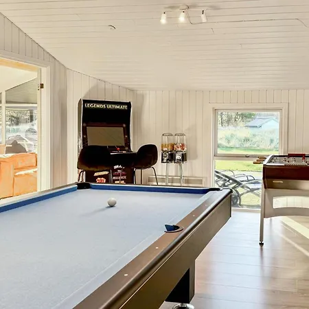 Beautiful In With Kitchen Feriehus